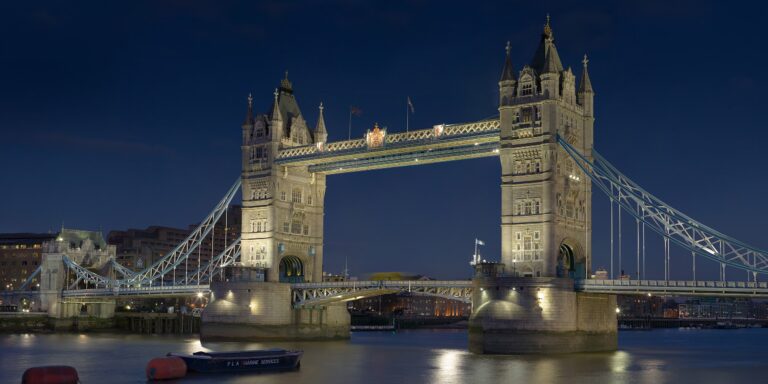 Tower_Bridge_London_Feb_2006